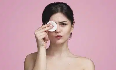 Comment Créaline H2O élimine-t-il les impuretés et les maquillages en douceur